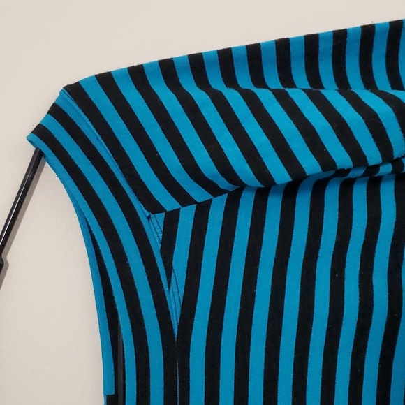 Off the Shoulder Striped Shirt - Picture 2 of 2